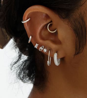 Studs earrings 