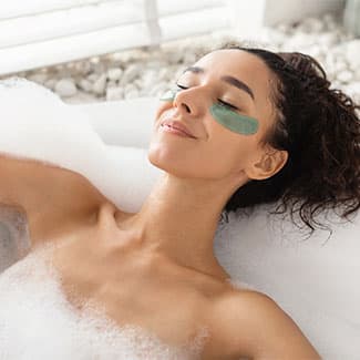 Woman relaxing in the bath