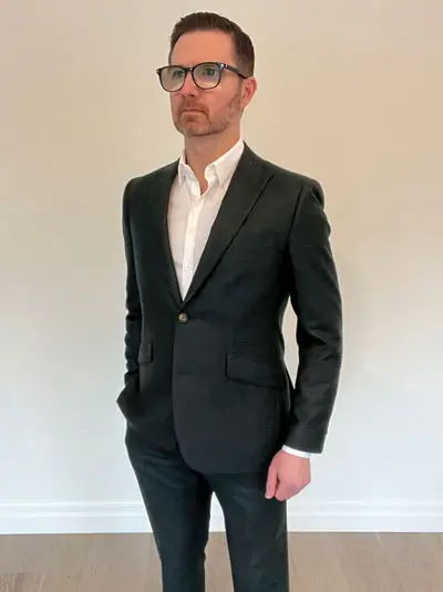 Irreverent Gent Founder Dave Bowden wearing Green Indochino suit