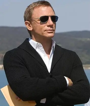 Daniel Craig wearing a shawl collar cardigan in Quantum of Solace