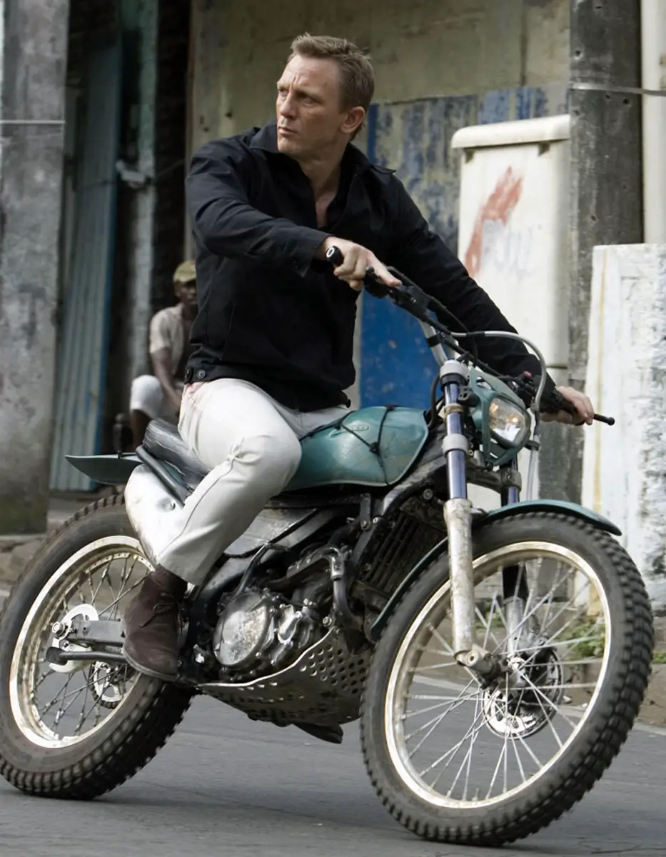 Screenshot of Daniel Craig riding a motorcyle in Quantum of Solace